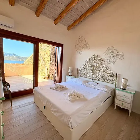 Punta Est - Trilo Ibisco Vista Mare & Piscina شقة *